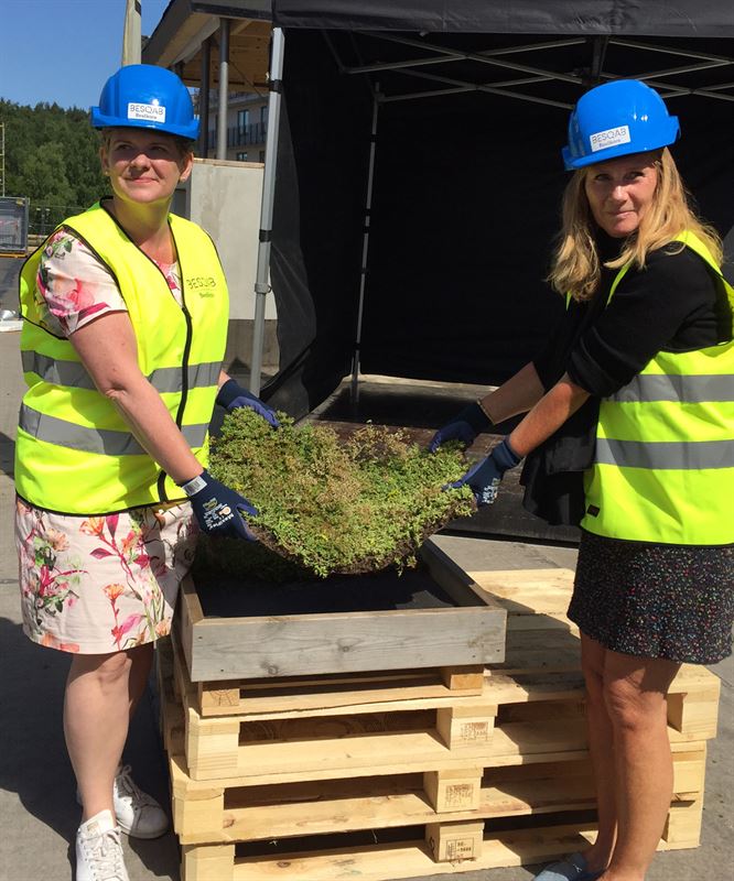 Karin Wanngård och Anette Frumerie inviger Besqabs Stockholm Esplanad, Norra Djurgårdsstaden.jpg